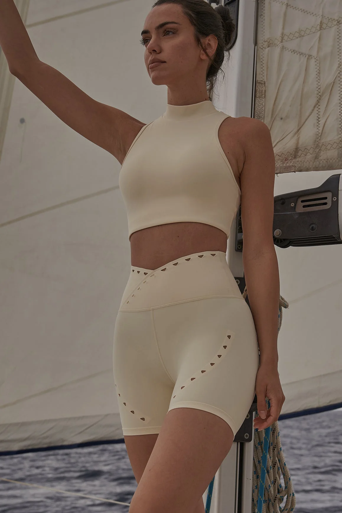 Diamond Cutout Mock Neck Bra & V-waist Laser Cut Sports Short - Image 4