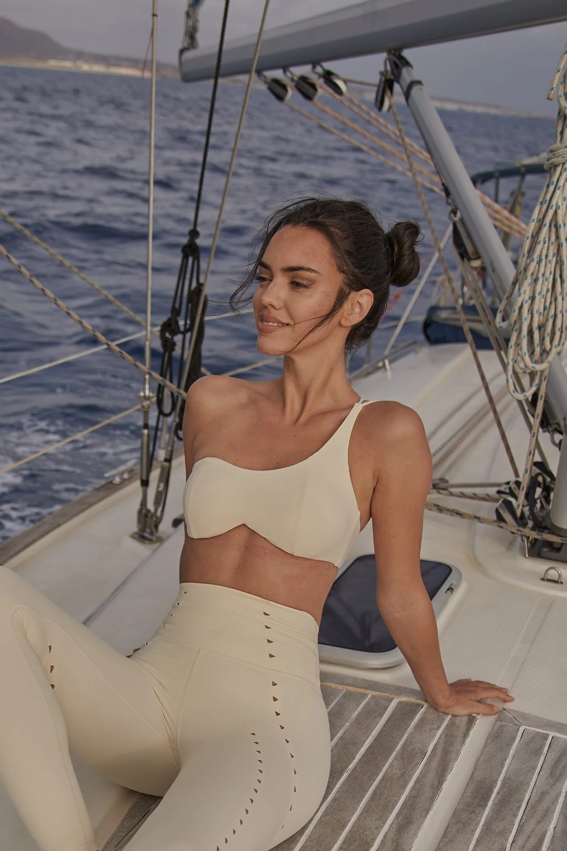 One Shoulder Contour Bra & Training Laser Cut Legging - Image 8