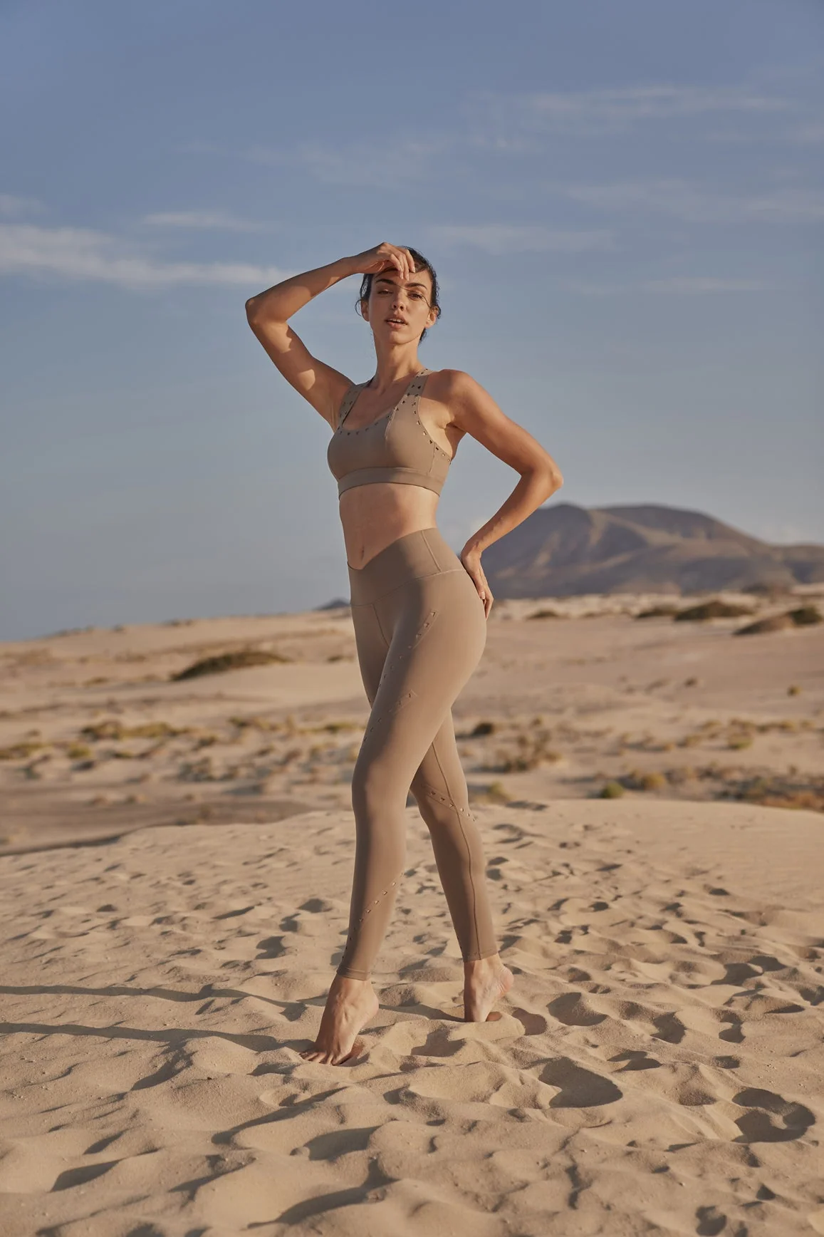 V-waist Laser Cut Sports Legging - Image 5
